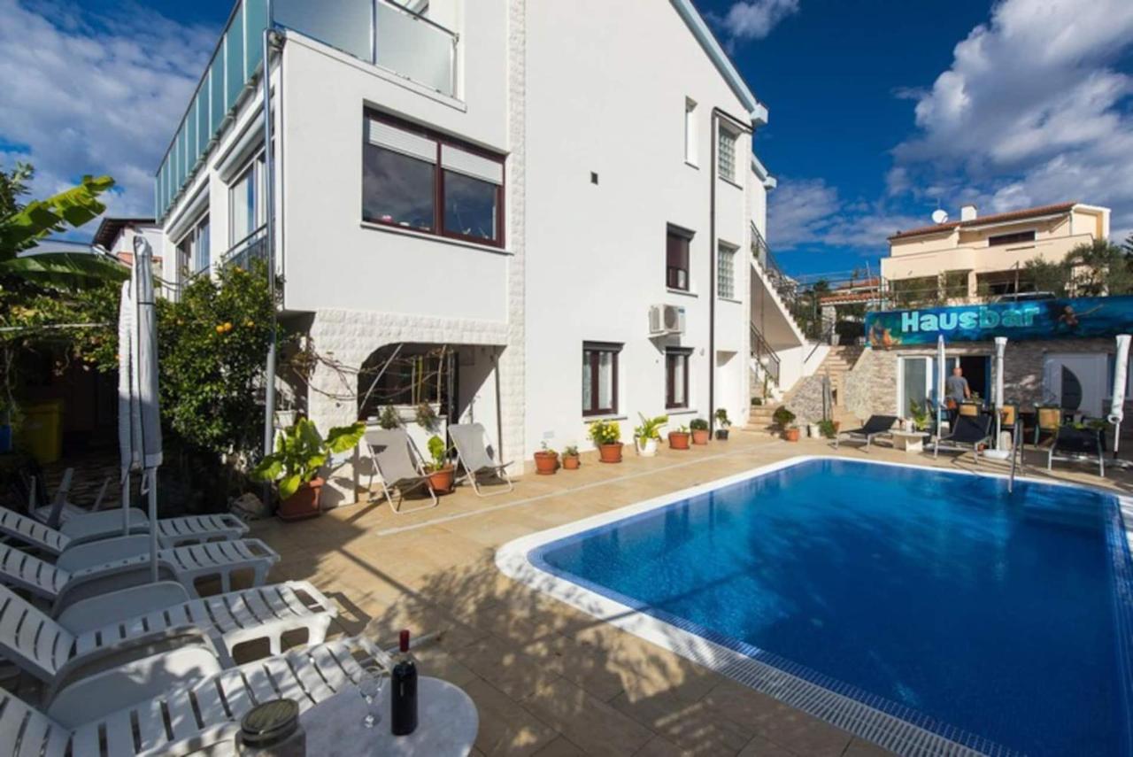 Apartment Koralj °1 with swimming Pool - B&B