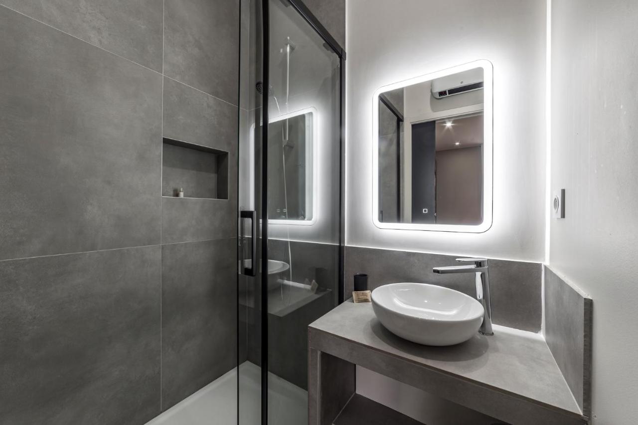 MAISON LE GRATTE CIEL - séminaire ou famille, salle de réunion, 8 chambres Clim, Jardin & Salle de sport - Chambres d'hôtes Villeurbanne