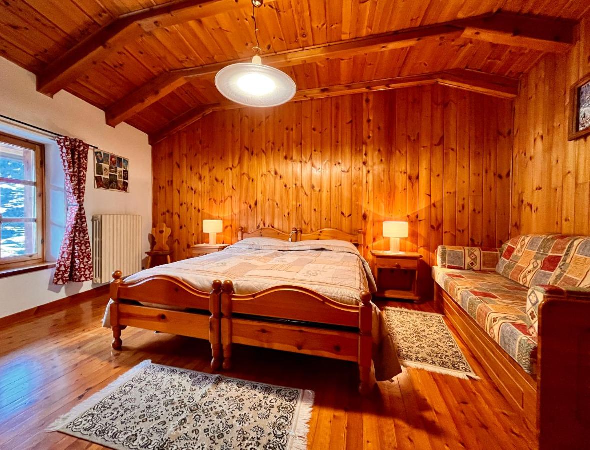 Double or Twin Room with Mountain View