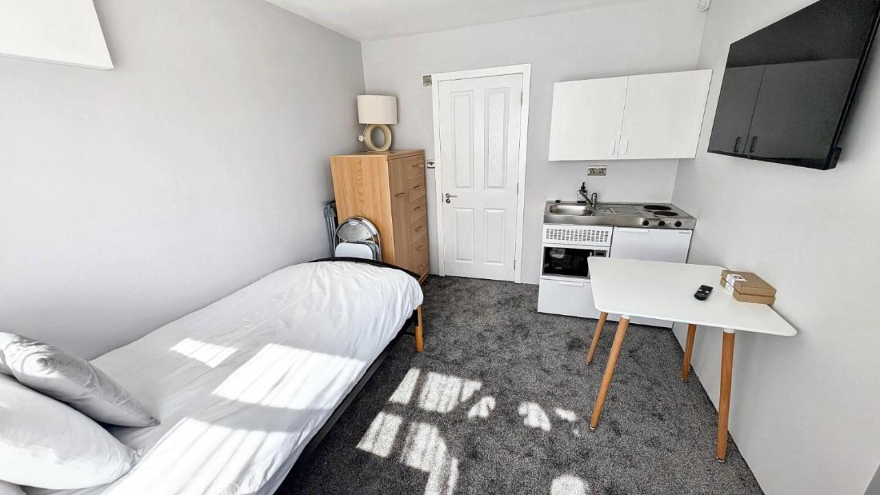 Beautiful self contained studio apartment - B&B