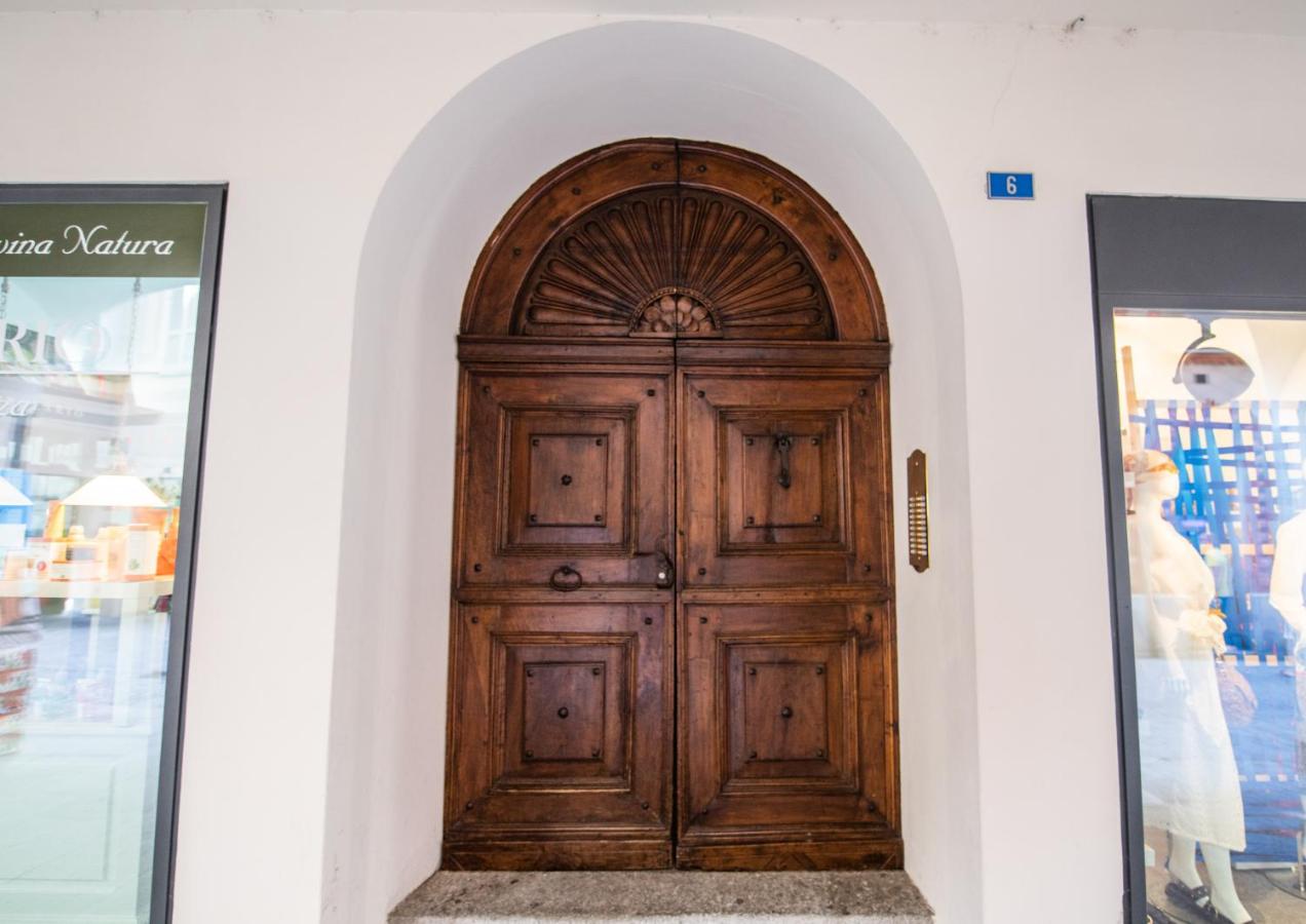 Easylife Swiss - Luxurious Garden Retreat in Castel Grande, Pergola & Historic Charm x6 - B&B
