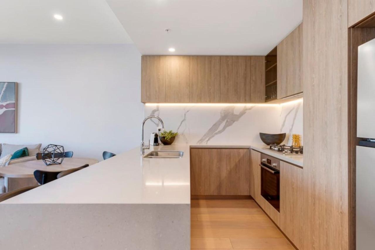 Star In The Sky Broadbeach - Stunning Ocean Views - B&B