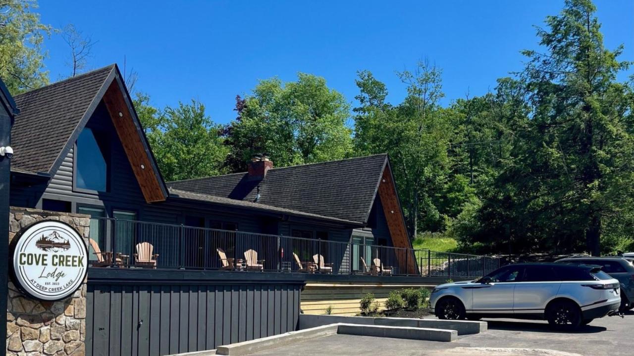 Cove Creek Lodge 208 Accessible Double Queen Room ADA - B&B Oakland
