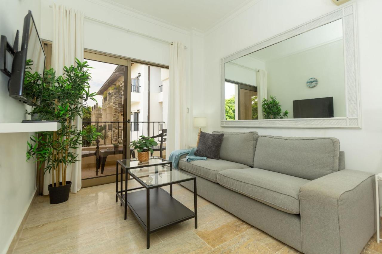 Apartment with Garden View