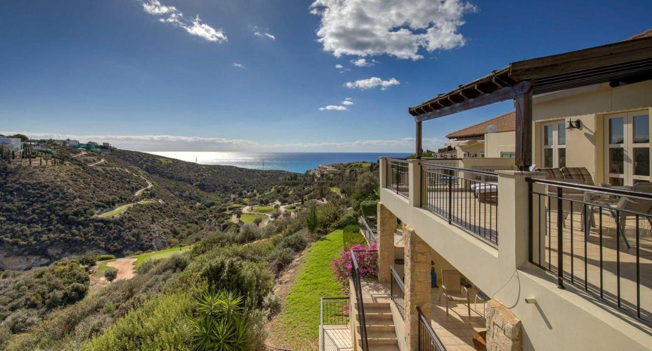 Modern Apartment U6 with Beautiful Sea Views, Aphrodite Hills - Chambres d’hôtes