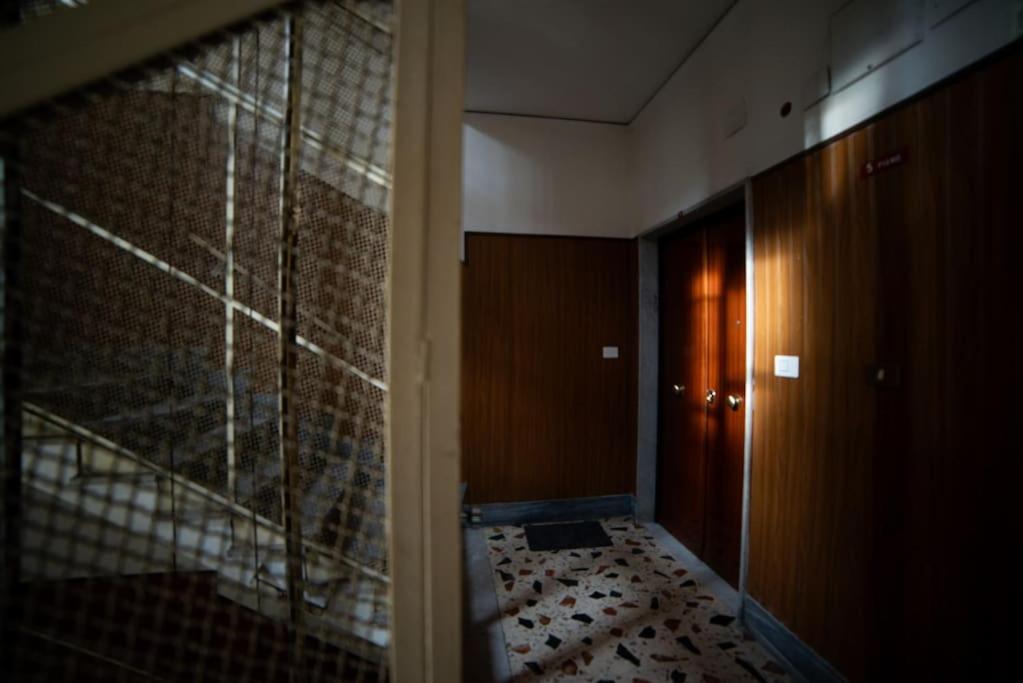 Riverside apartment with private parking - B&B Salerno