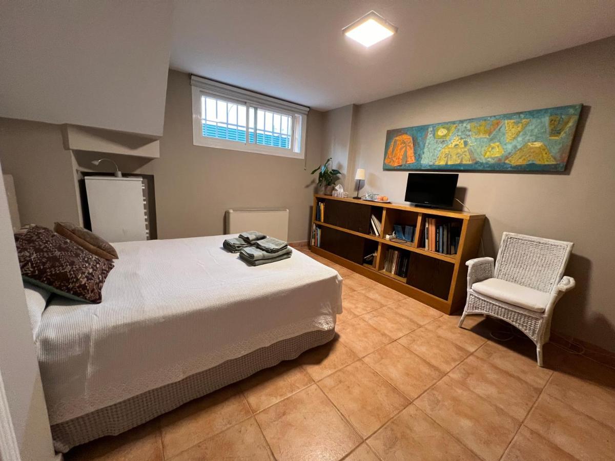 A 5 minutos de Ifema y 10 del aeropuerto, habitación y baño privado con entrada independiente - B&B