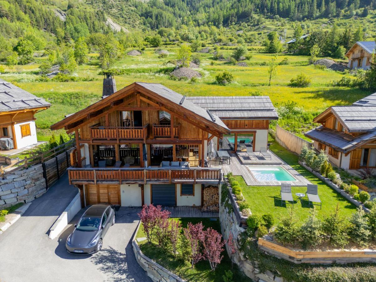 Chalet Luxe piscine et spa 18 personnes serrechevalierholidays - B&B
