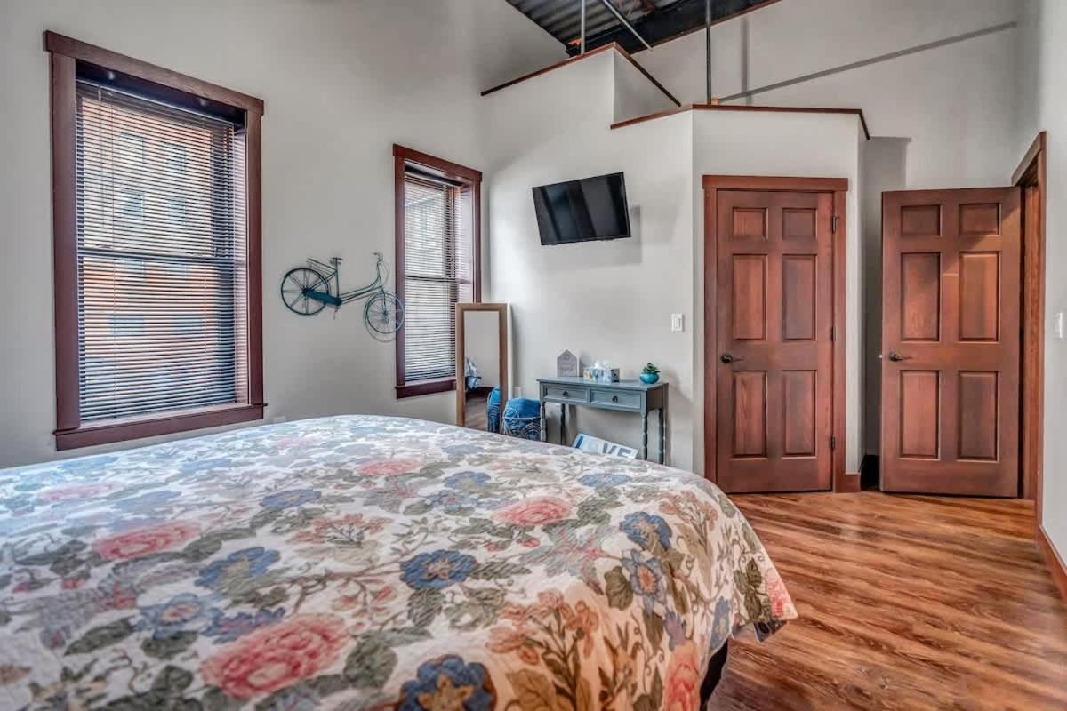 2 BR La Crosse 2 Blocks to La Crosse Center - B&B La Crosse