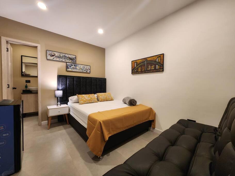 Loft 10, Suite Parque del Poblado 204 - B&B Medellín