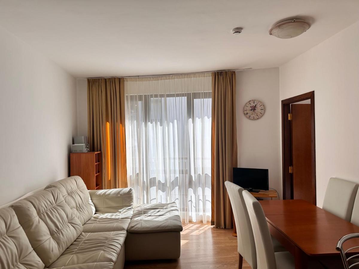 Sunny two bedroom apartment 12 in Tulip , Flora Residence - prime location! - B&B