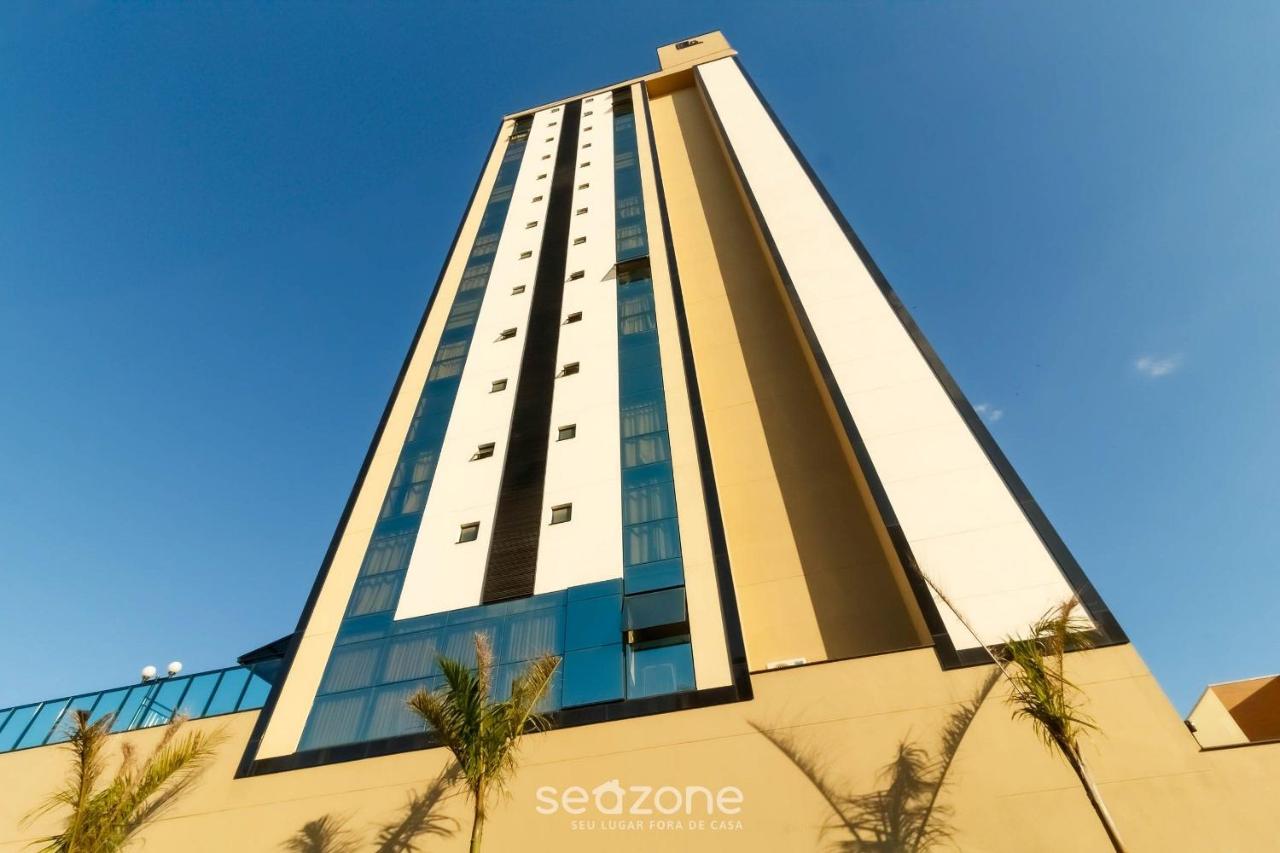 Apartamentos no Edifício Turquesa - Balneário Piçarras - RTS - B&B