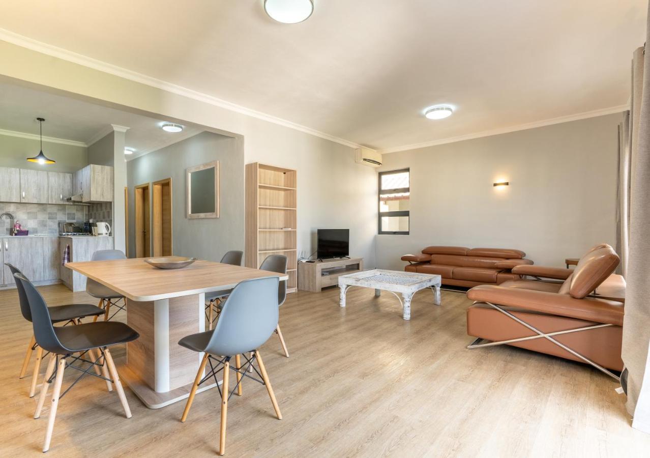 Oceanic Escape Beachfront - Ferienwohnung Flic en Flac