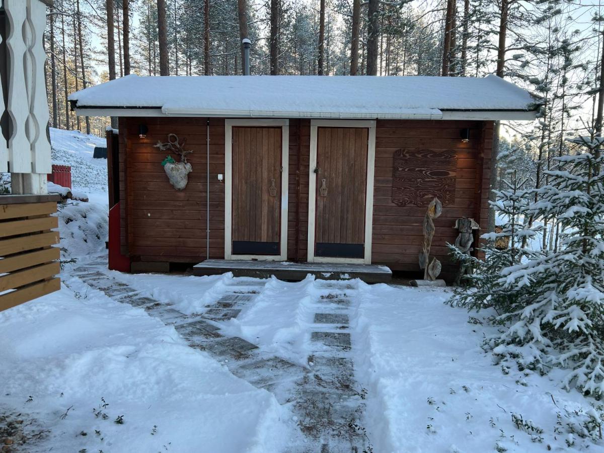 Traditional lakeside cottage - B&B Rovaniemi