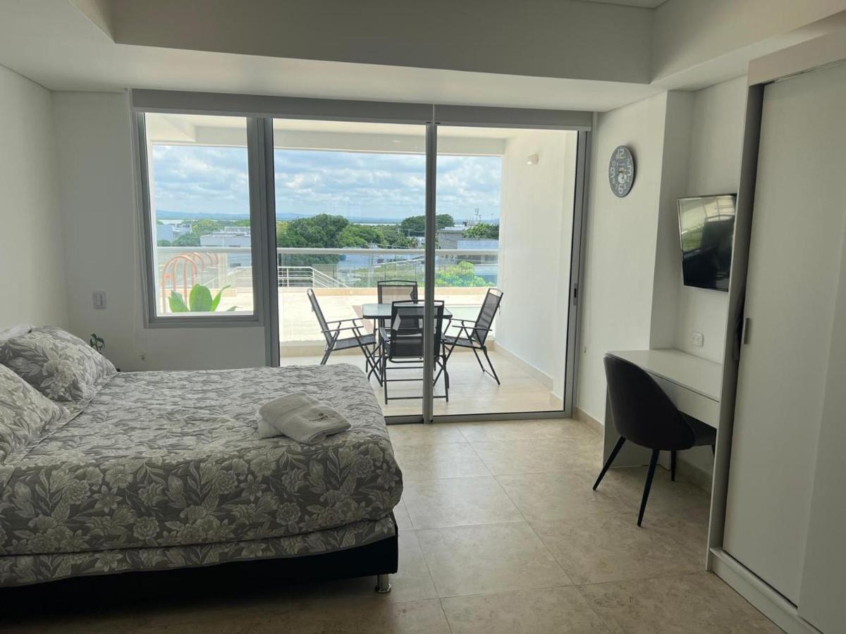 Hospedaje junto al Aeropuerto y la Playa - B&B