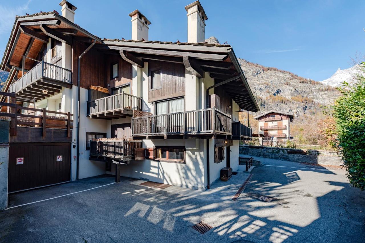 Lovely Apartment In Courmayeur - Happy Rentals - B&B