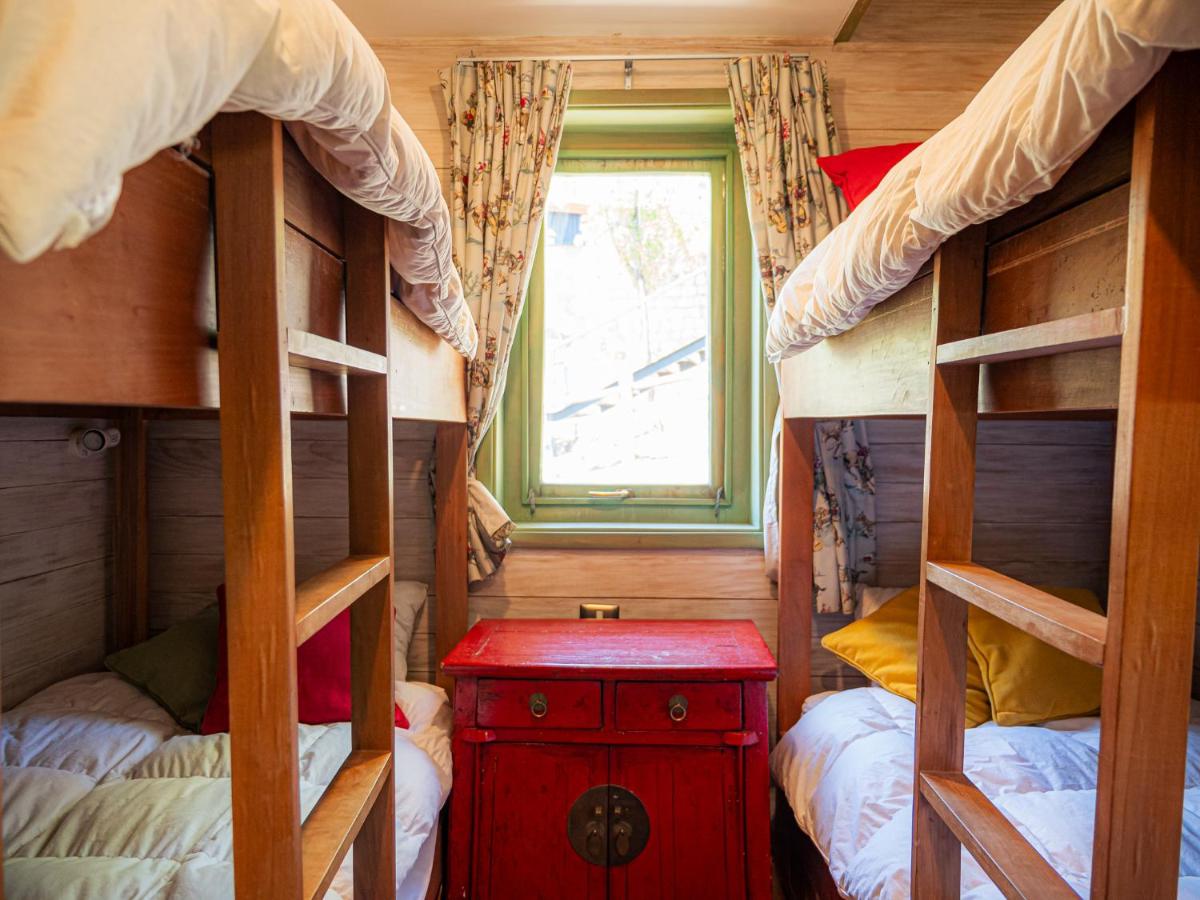 Posto Letto in Dormitorio con 4 Letti 