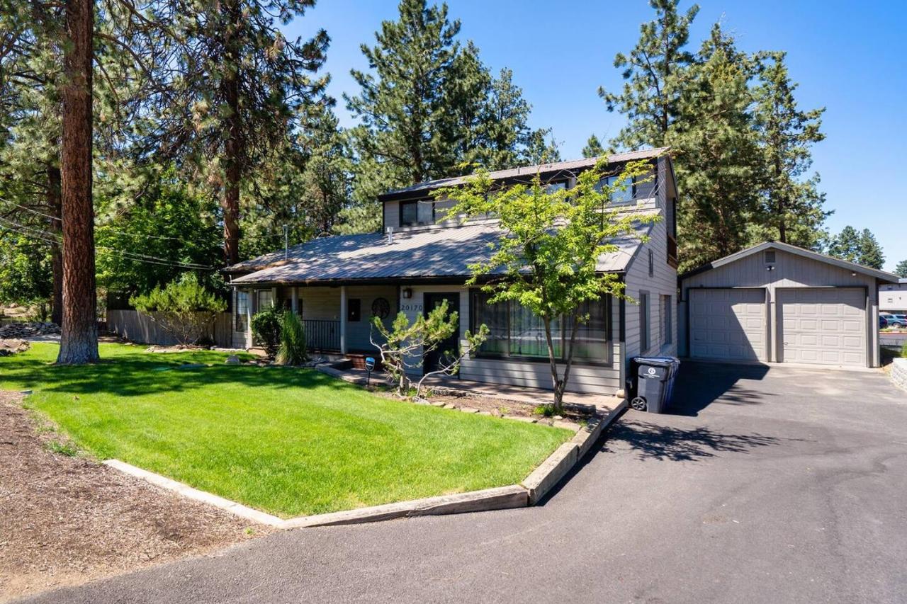 Ponderosa Retreat Hot Tub, Games & Walk to Mill - B&B Bend