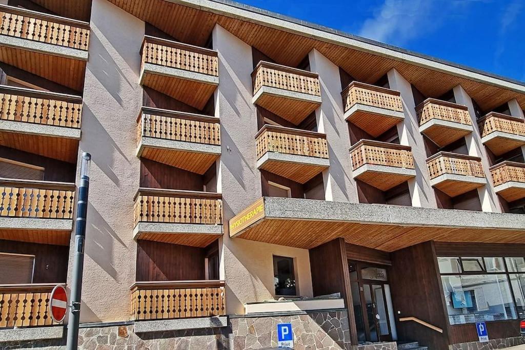 Charmant appartement, hyper central, à 2 min de tout, énorme terrasse privée et parking couvert - Ferienwohnung Crans-Montana