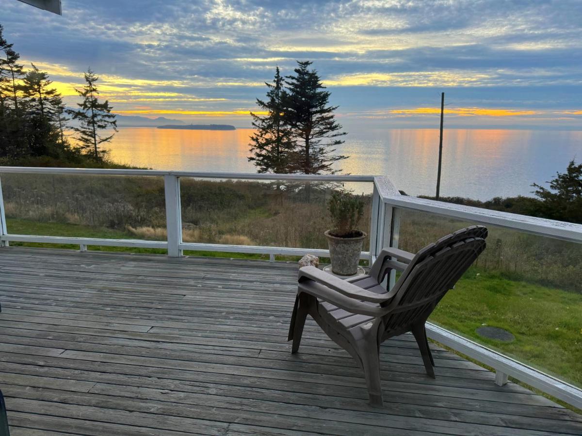 EcoBluff Retreat - Sunset & Water Views! - Ferienwohnung