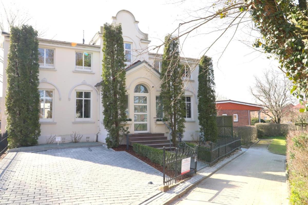 40 Weiße Villa am Schwanenteich OG links - B&B