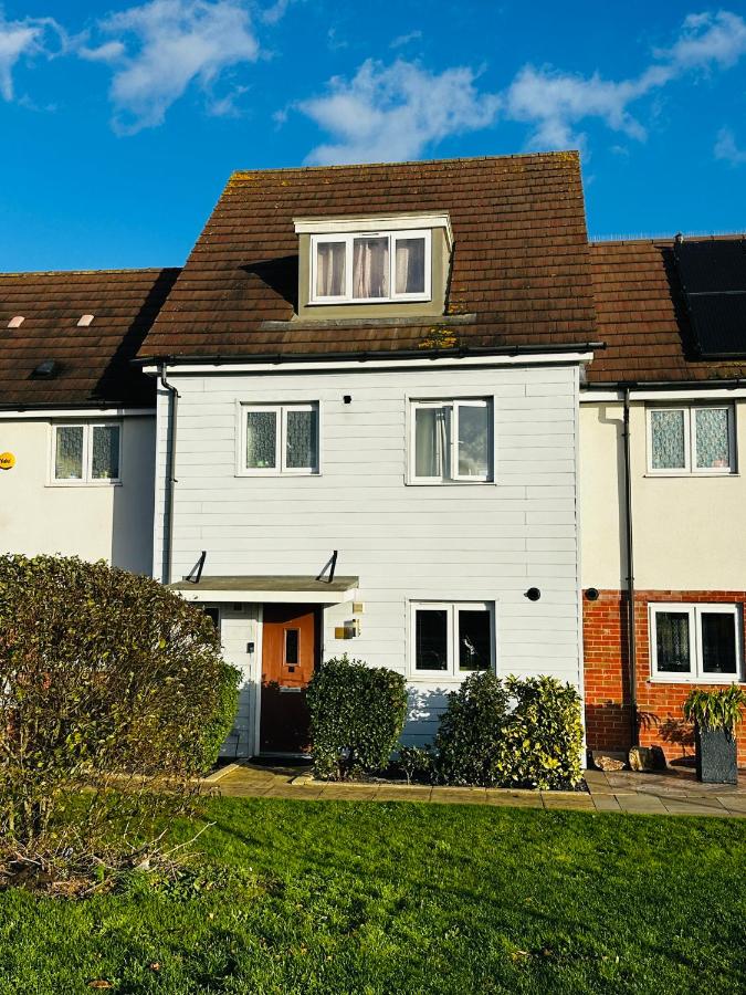 DARTFORD CROSSING The BRIDGE PLACE - CONTRACTORS FAVOURITE - B&B
