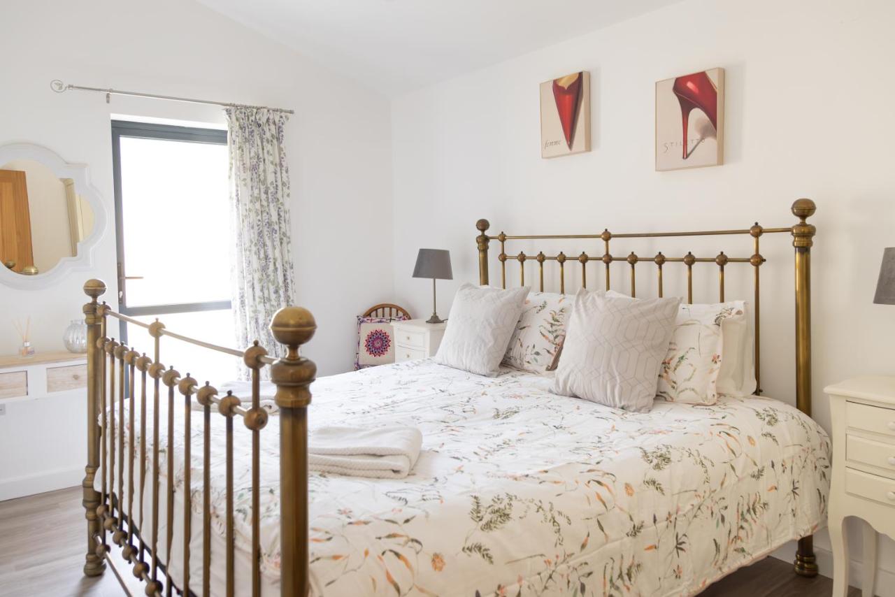 Deluxe Double Room (2 Adults + 1 Child)