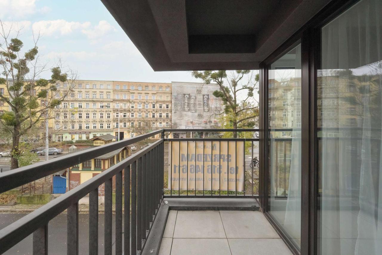Przytulny Apartament z Tarasem & Balkonem by Noclegi Renters - Chambres d’hôtes