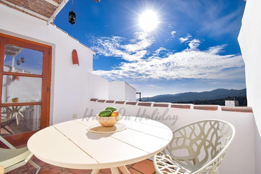 La Galeria, Frigiliana Traditional Townhouse in the heart of the old quarter HansOnHoliday Rentals - B&B