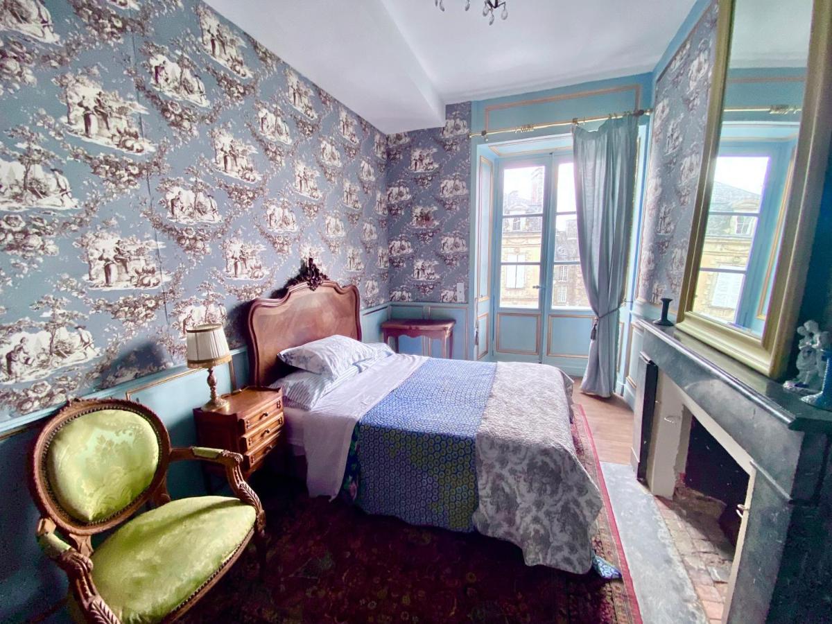 Double Room with Balcony and Shared Bathroom