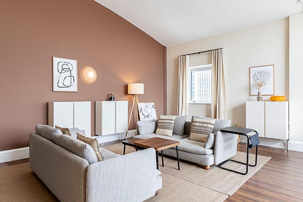 Bright and Stylish Riverside Haven in Canary Wharf - B&B