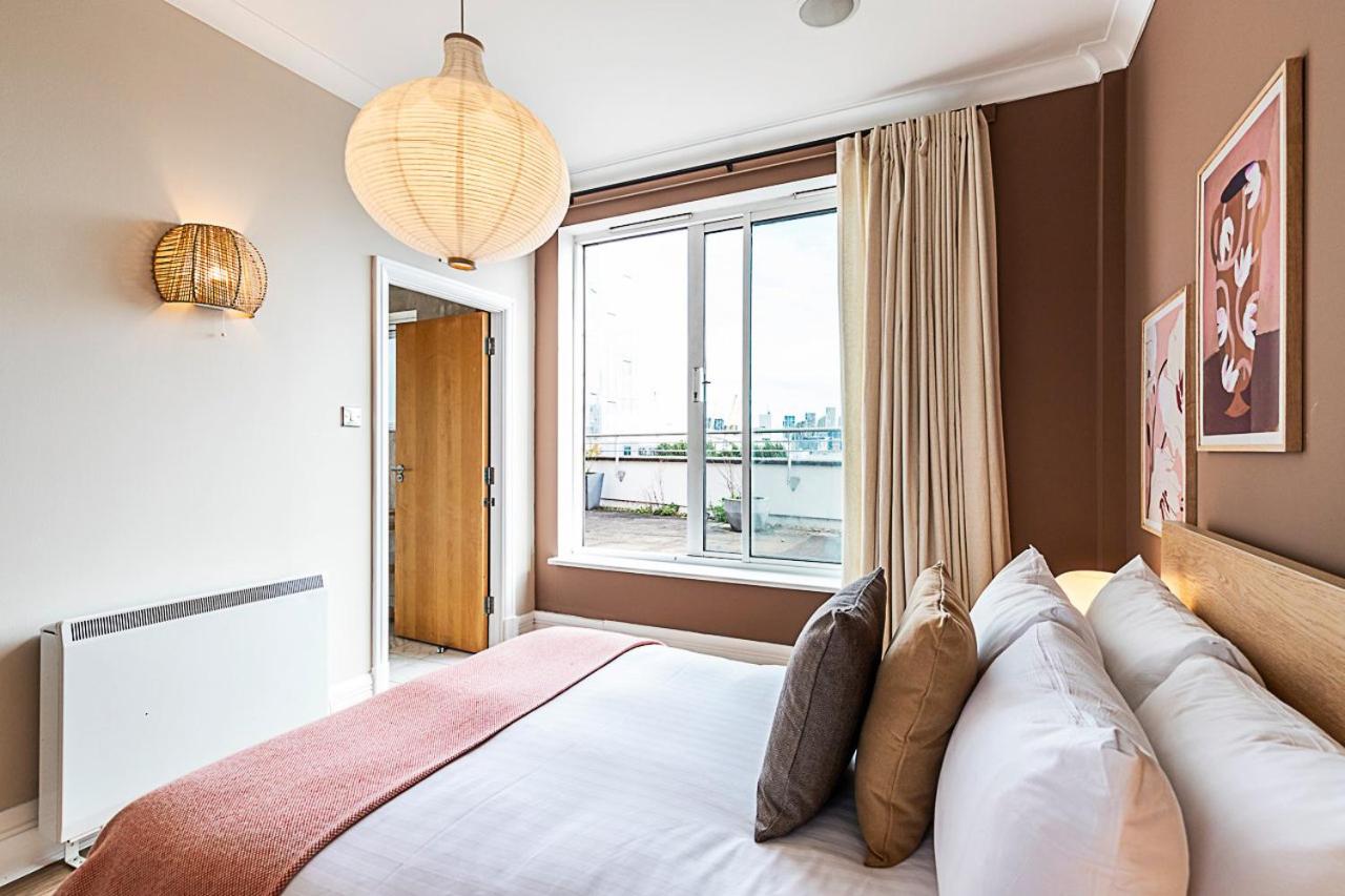 Bright and Stylish Riverside Haven in Canary Wharf - B&B Londres