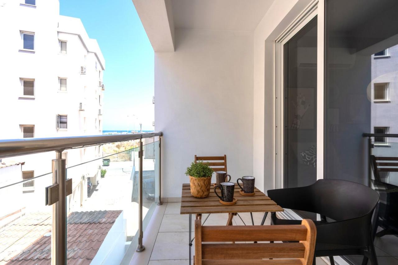 Harbor 101 Stylish 1BR Apartment in Larnaca - B&B