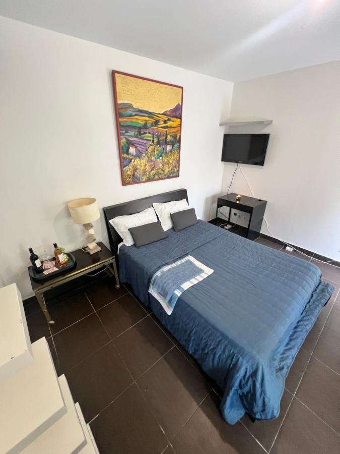 Renovated Gem 15 mins train to Paris - B&B Sarcelles