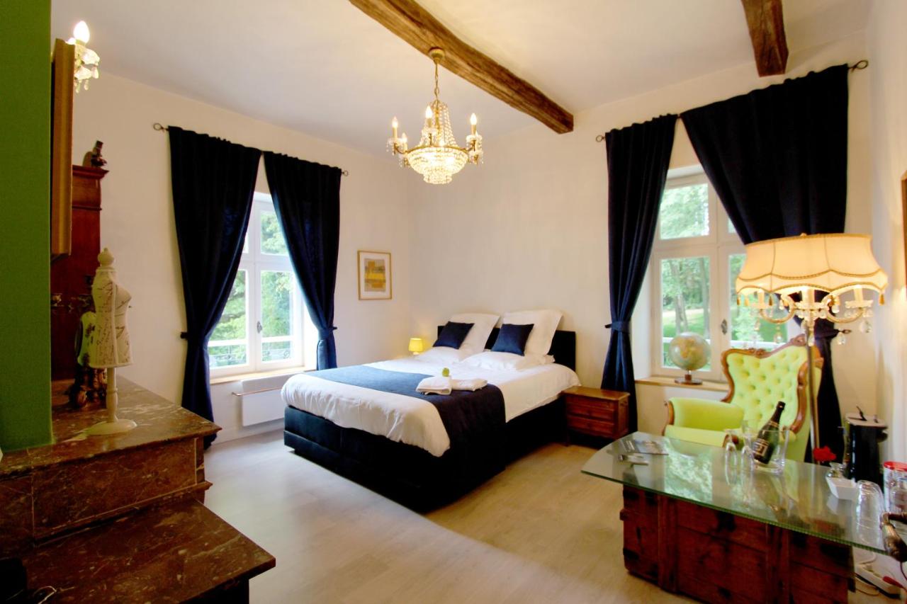Zimmer mit Kingsize-Bett
