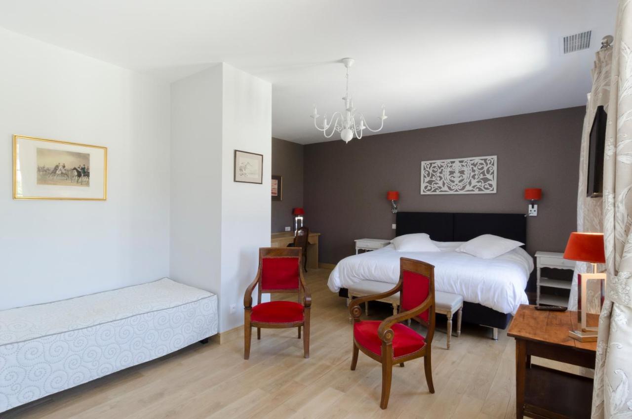 Deluxe Room (2 Adults + 1 Child)