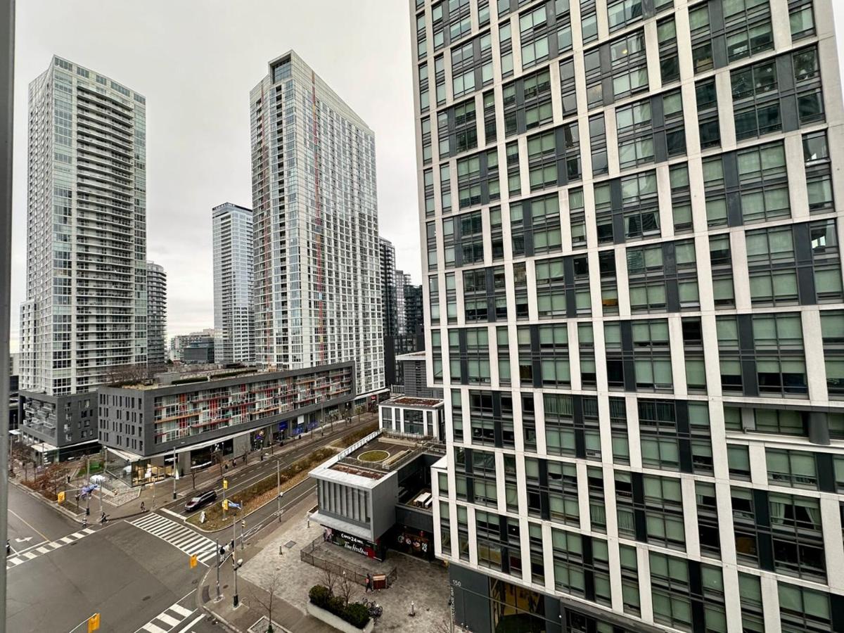 Comfy 1Bdrm den 2Baths with 3 real beds plus parking - B&B Toronto