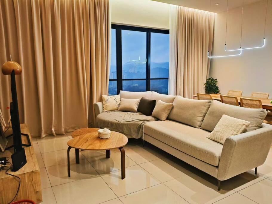 4B3R Lux Penthouse Astoria Ampang - B&B