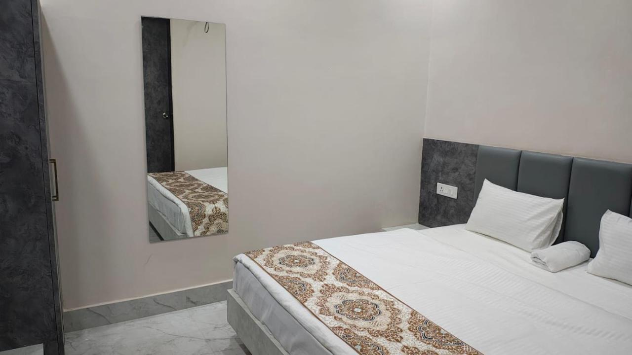 Doppel- oder Zweibettzimmer