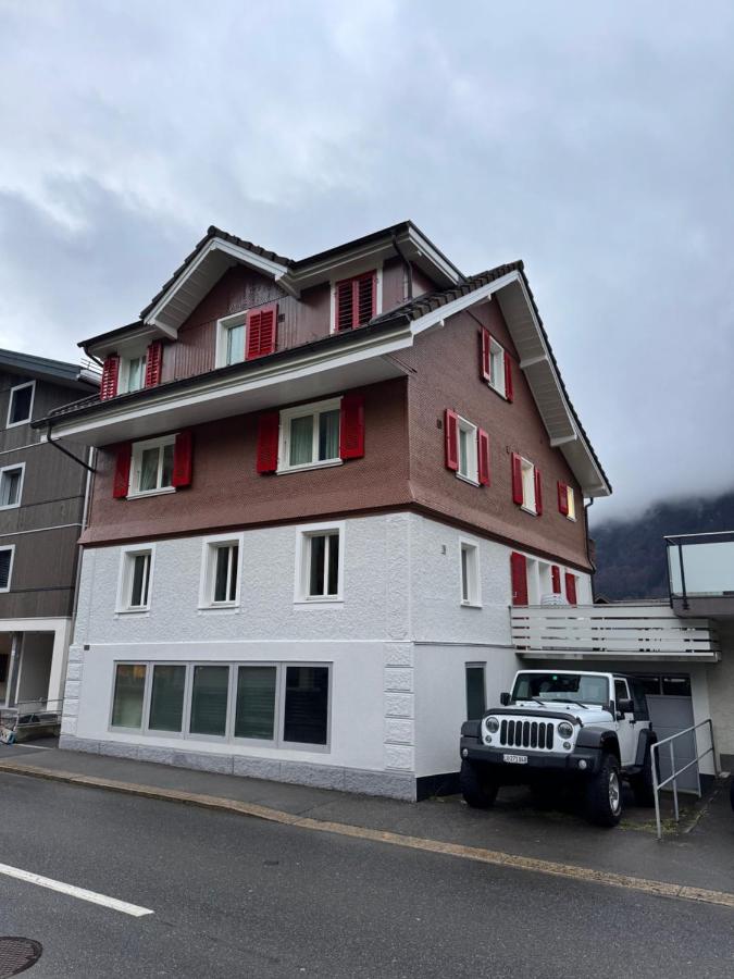 Apartment with Mountain View