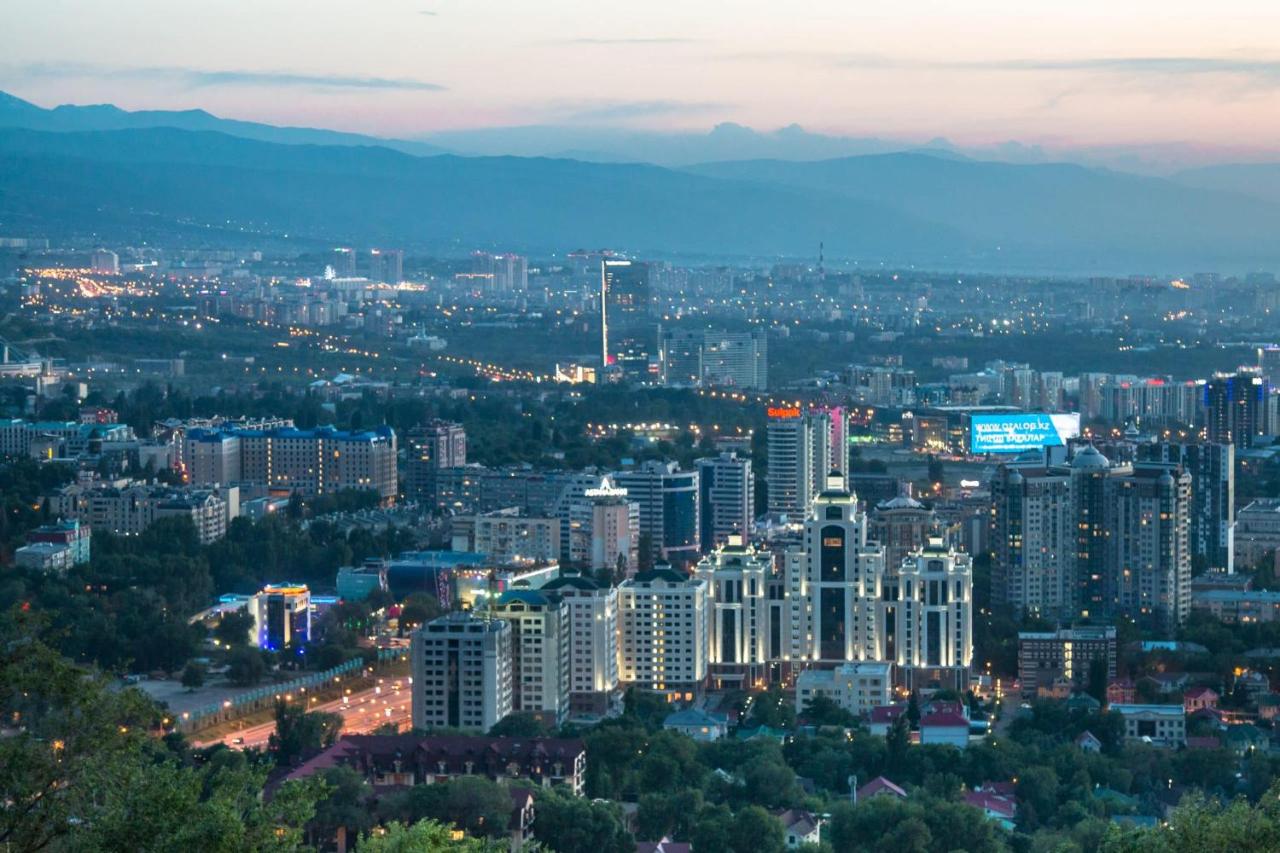 Qonaq Apartments - Comfort City 127 - B&B Almaty