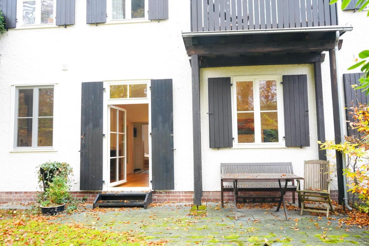 Wohnensemble mit 3 separaten Bereichen- 2 Küchen- 3 Badezimmer- 10 Personen- Garten- Parkplatz - B&B