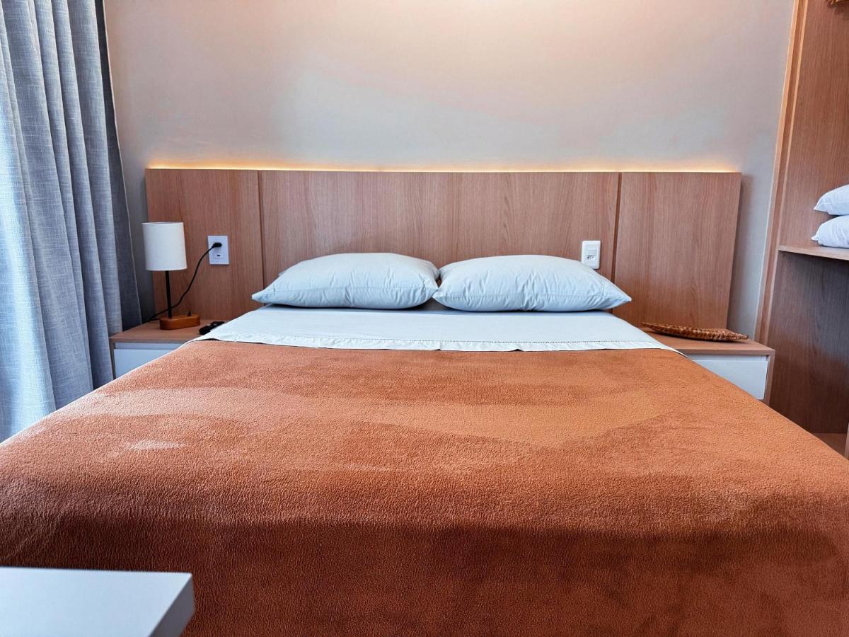 Apartamento novinho em ótima localização, bem próximo à praia e a diversos serviços. - B&B