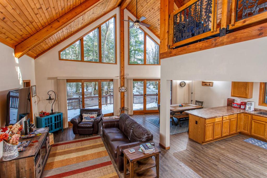 Cabin in the Woods by Simple Life Rentals - B&B