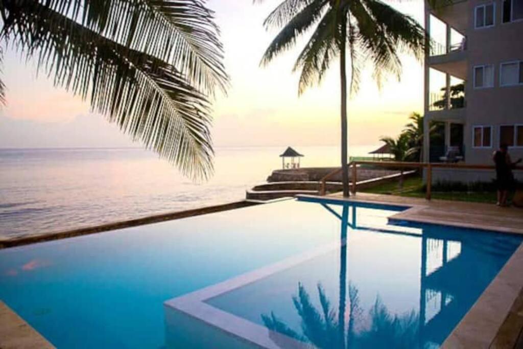 Whispering View - Oceanfront Condo in Ocho Rios - Ferienwohnung Tower Hill