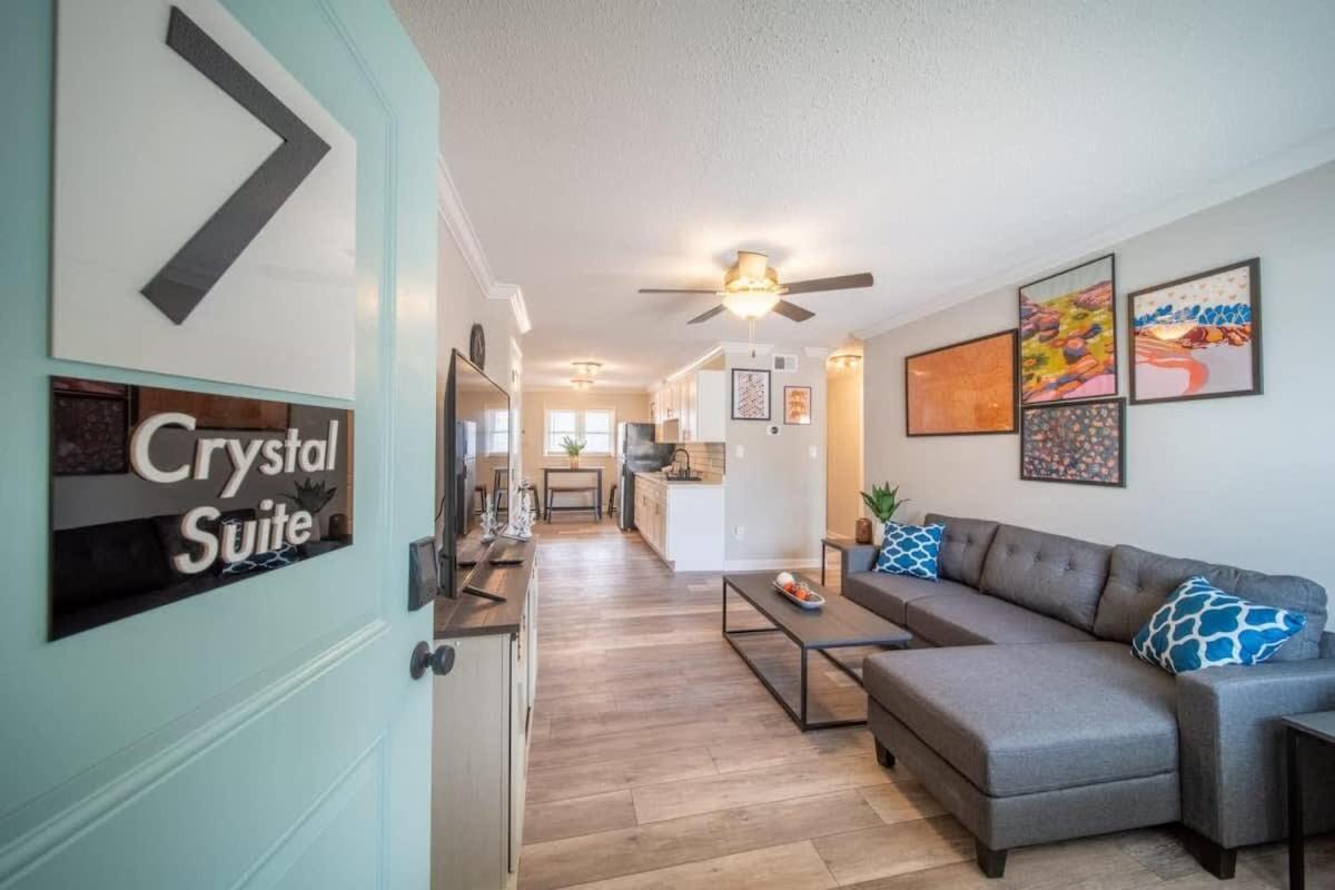 OV Mosaic - Crystal Suite - B&B North Camellia Acres