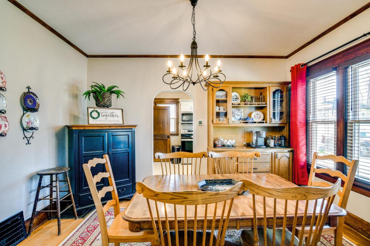 Charming Winterset Vacation Rental with Yard and Patio - B&B Winterset