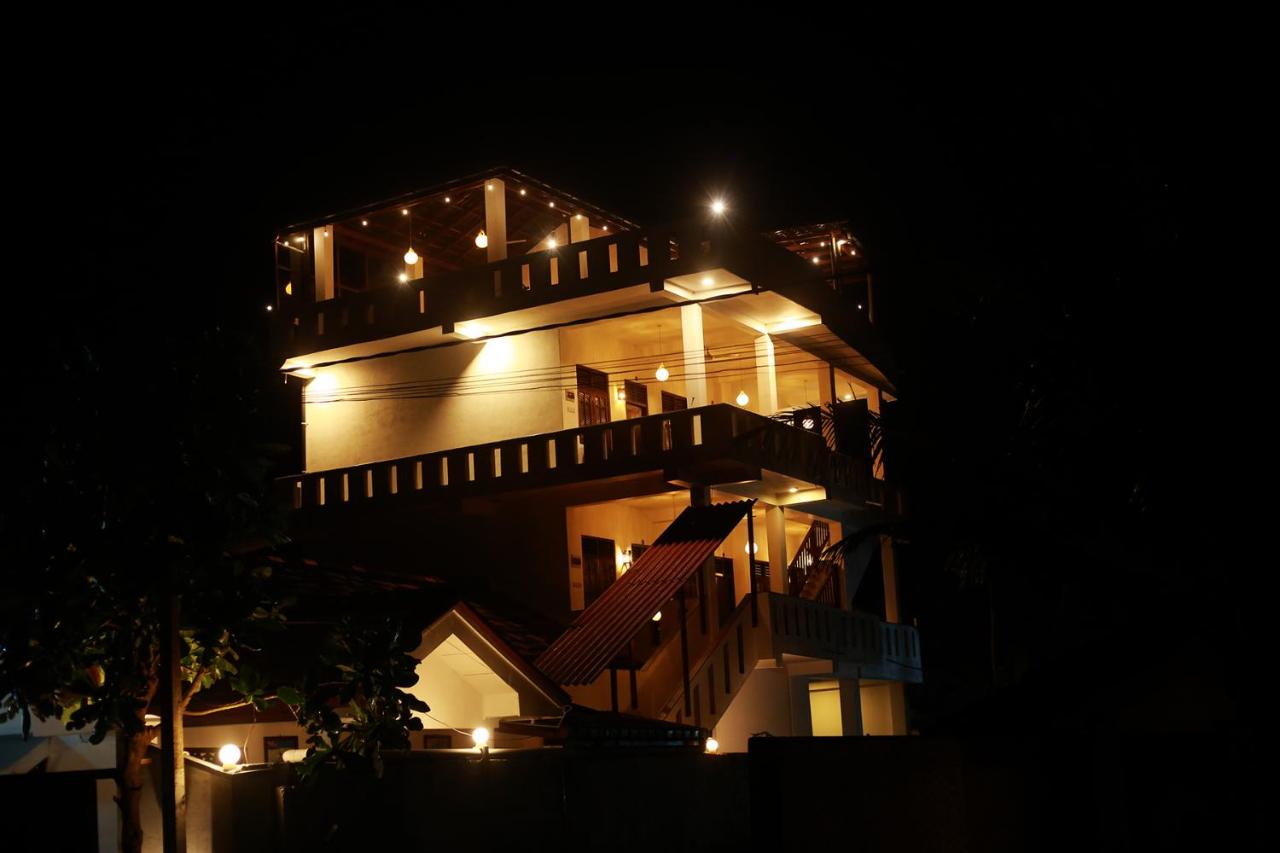 Deluxe Double Room with Side Sea View