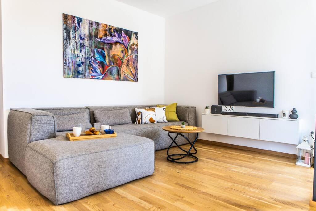 Apartment Garden Podstrana - 5 minute walk from the beach - Ferienwohnung Podstrana