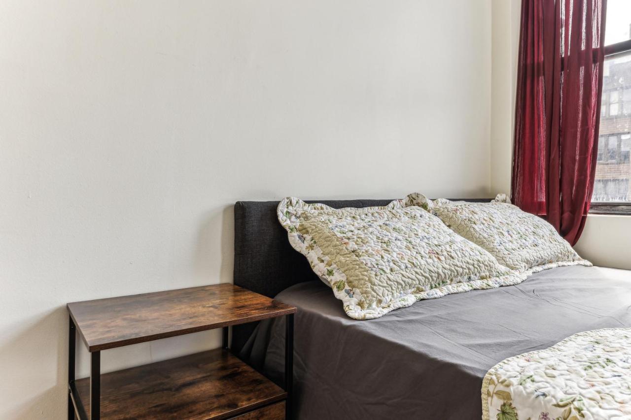 Empire Blvd Guest House - B&B